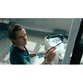 Never Look Away Picture 3