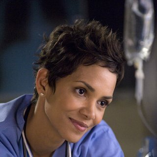 Halle Berry in Warner Bros. Pictures' New Year's Eve (2011)