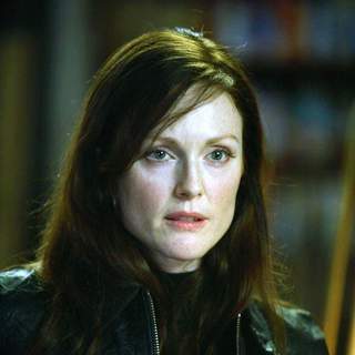 Julianne Moore as Callie Ferris in Paramount Pictures' Next (2007)