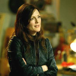 Julianne Moore as Callie Ferris in Paramount Pictures' Next (2007)