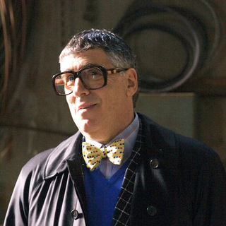 Elliott Gould as Reuben Tishkoff in Warner Bros.' Ocean's Twelve (2004)