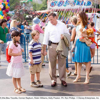 Ella Bleu Travolta, Conner Rayburn, Robin Williams and Kelly Preston in Walt Disney Pictures' Old Dogs (2009). Photo credit by Ron Phillips.