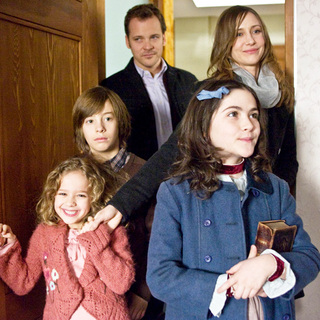 Aryana Engineer, Jimmy Bennett, Peter Sarsgaard, Vera Farmiga and Isabelle Fuhrman in Warner Bros. Pictures' Orphan (2009)