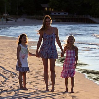 Perfect Sisters Picture 3