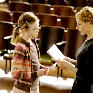 Phoebe In Wonderland Picture 5