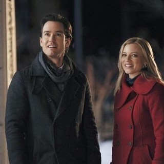 Mark-Paul Gosselaar and Amy Smart stars as Kate Stanton in ABC Family's 12 Dates of Christmas (2012)