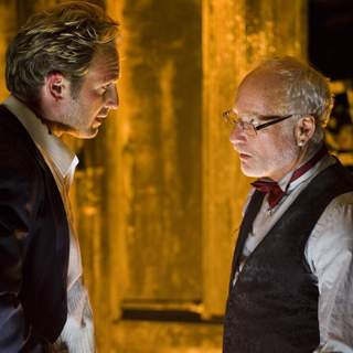 JOSH LUCAS as Dylan Johns and RICHARD DREYFUSS as Richard Nelson star in Warner Bros Pictures' Poseidon (2006)