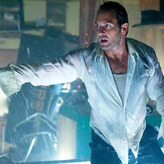 JOSH LUCAS as Dylan Johns in Warner Bros Pictures' Poseidon (2006)