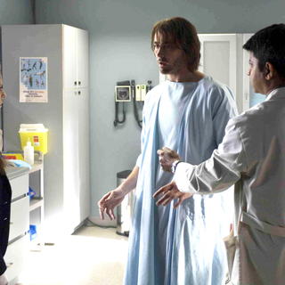 Sarah Michelle Gellar, Lee Pace and Dhirendra in 20th Century Fox Home Entertainment's Possession (2010)