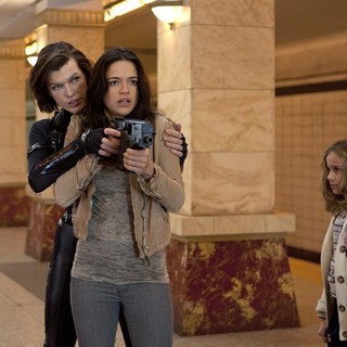 Milla Jovovich stars as Alice and Michelle Rodriguez stars as Rain Ocampo in Screen Gems' Resident Evil: Retribution (2012)
