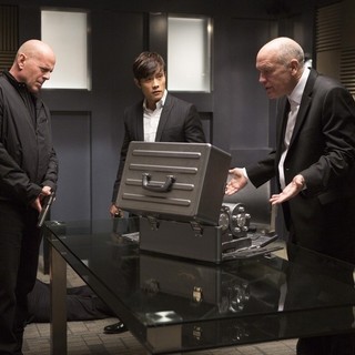 Bruce Willis, Lee Byung-hun and John Malkovich in Summit Entertainment's Red 2 (2013)