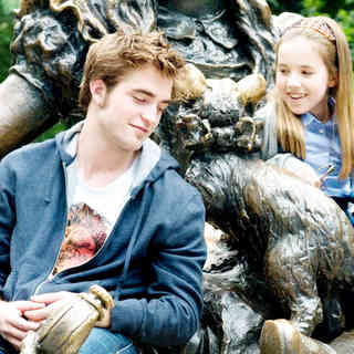 Robert Pattinson stars as Tyler and Ruby Jerins stars as Caroline Hawkins in Summit Entertainment's Remember Me (2010)