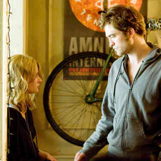 Emilie de Ravin stars as Ally Craig and Robert Pattinson stars as Tyler in Summit Entertainment's Remember Me (2010)