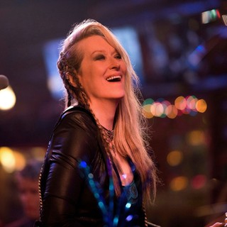 Ricki And The Flash Picture 2