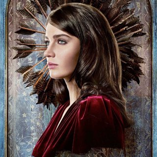 Eve Hewson stars as Maid Marian and Taron Egerton stars as Robin Hood in Lionsgate Films' Robin Hood (2018) Picture 13