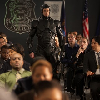 Joel Kinnaman stars as Alex Murphy/RoboCop in Columbia Pictures' RoboCop (2014)