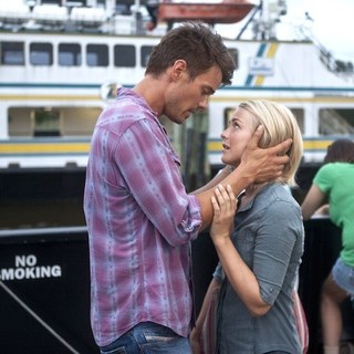 Josh Duhamel stars as Alex Wheatley and Julianne Hough stars as Katie Feldman in Relativity Media's Safe Haven (2013)