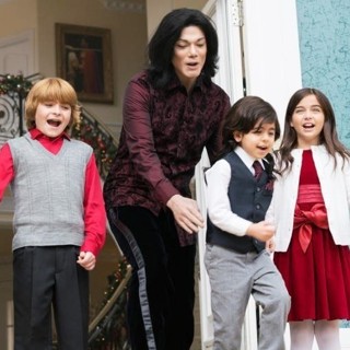 Aidan Hanlon Smith, Navi, Michael Mourra and Taegen Burns in Lifetime's Michael Jackson: Searching for Neverland (2017)