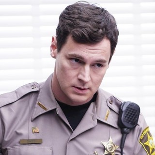 Benjamin Walker stars as Zeke Sikes in Netflix's Shimmer Lake (2017)