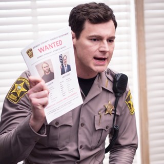 Benjamin Walker stars as Zeke Sikes in Netflix's Shimmer Lake (2017)