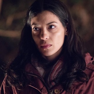 Stephanie Sigman stars as Steph Burton in Netflix's Shimmer Lake (2017)