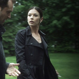 Jude Law stars as Jonathan Banks and Catherine Zeta-Jones stars as Dr. Victoria Siebert in Open Road Films' Side Effects (2013)