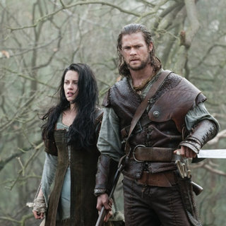 Kristen Stewart stars as Snow White and Chris Hemsworth stars as The Huntsman in Universal Pictures' Snow White and the Huntsman (2012)