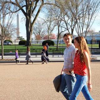 Joseph Gordon-Levitt stars as Edward Snowden and Shailene Woodley stars as Lindsay Mills in Open Road Films' Snowden (2016)