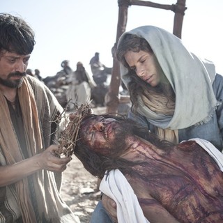 Diogo Morgado stars as Jesus and Roma Downey stars as Mary, Mother of Jesus in 20th Century Fox's Son of God (2014)