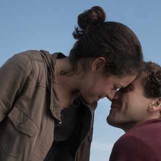 Tatiana Maslany stars as Erin Hurley and Jake Gyllenhaal stars as Jeff Bauman in Roadside Attractions' Stronger (2017)