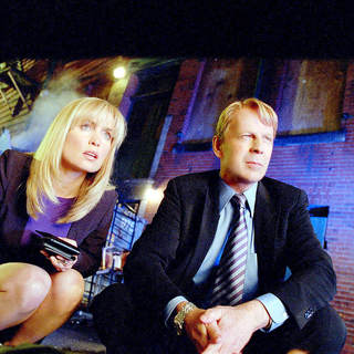 Surrogates Picture 19