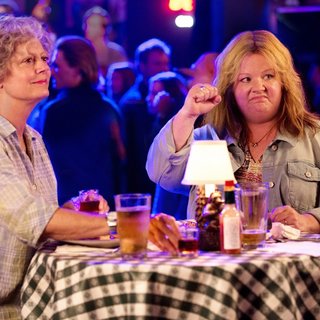 Susan Sarandon stars as Pearl and Melissa McCarthy stars as Tammy in Warner Bros. Pictures' Tammy (2014). Photo credit by Michael Tackett.