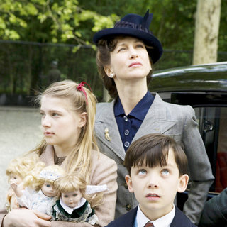 Amber Beattie, Vera Farmiga and Asa Butterfield in Miramax Films' The Boy in the Striped Pajamas (2008)