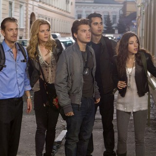 Joel Kinnaman, Rachael Taylor, Emile Hirsch, Max Minghella and Olivia Thirlby in Summit Entertainment's The Darkest Hour (2011)