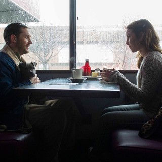 Tom Hardy stars as Bob Saginowski and Noomi Rapace stars as Nadia in Fox Searchlight Pictures' The Drop (2014)