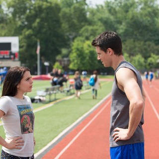 Mae Whitman stars as Bianca and Robbie Amell stars as Wesley in CBS Films' The DUFF (2015)