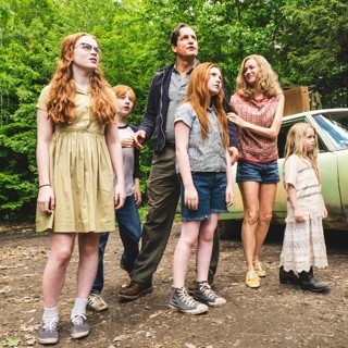 Olivia Kate Rice, Iain Armitage, Woody Harrelson, Ella Anderson, Naomi Watts and Chandler Head in Lionsgate Films' The Glass Castle (2017)