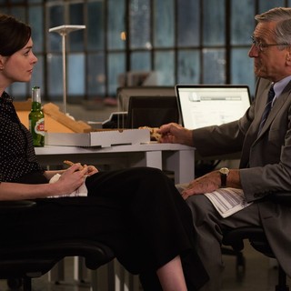 Anne Hathaway stars as Jules Ostin and Robert De Niro stars as Ben Whittaker in Warner Bros. Pictures' The Intern (2015). Photo credit by Francois Duhamel.