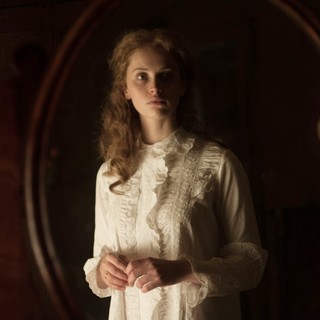 The Invisible Woman Picture 8