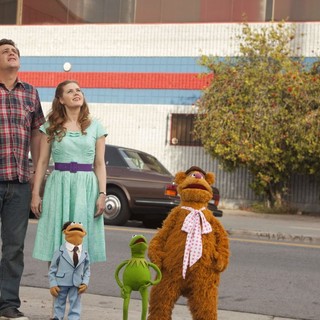 Jason Segel stars as Gary and Amy Adams stars as Mary in Walt Disney Pictures' The Muppets (2011)