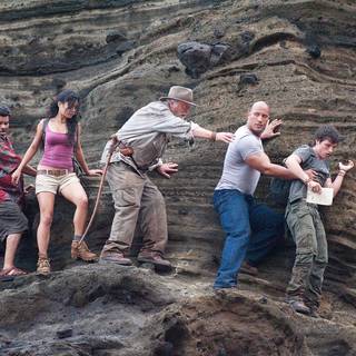 Journey 2: The Mysterious Island Picture 22
