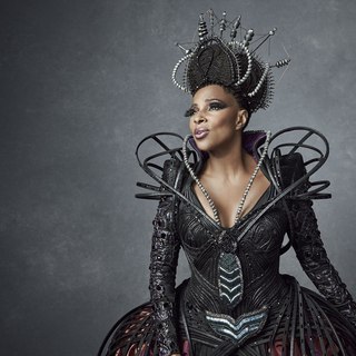 Mary J. Blige stars as Evillene in NBC's The Wiz (2015)