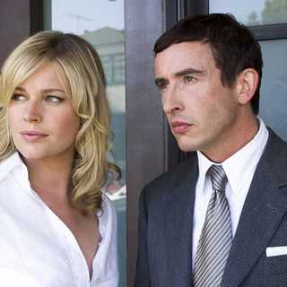 Rebecca Romijn as Lola Davis and Steve Coogan as Ray Elliott in Columbia Pictures' The Alibi (2006)