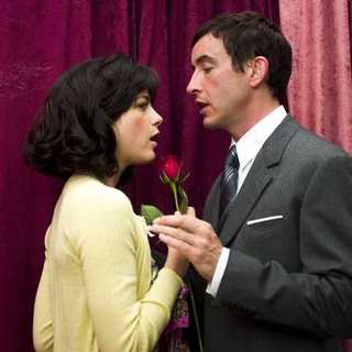 Selma Blair as Adelle and Steve Coogan as Ray Elliott in Columbia Pictures' The Alibi (2006)