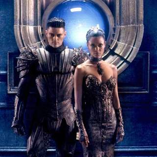 Karl Urban and Thandie Newton in Universal Pictures' The Chronicles of Riddick (2004)