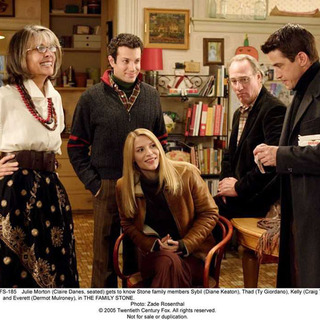 (L-R) Diane Keaton, Tyrone Giordano, Claire Danes, Craig T. Nelson and Dermot Mulroney in THE FAMILY STONE (2005)