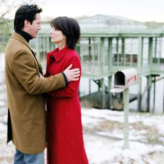 Keanu Reeves and Sandra Bullock in Warner Bros' The Lake House (2006)