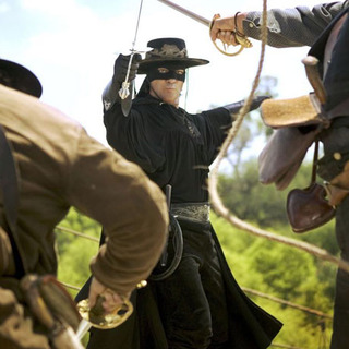 The Legend of Zorro Picture 3