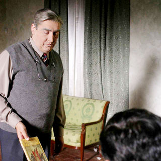 Little Traitor, The Picture 4