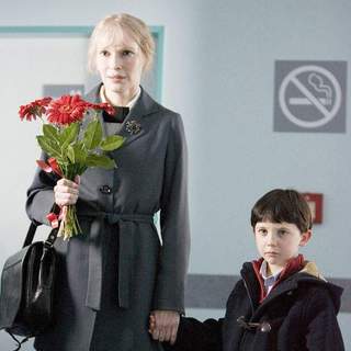 Mia Farrow and Seamus Davey-Fitzpatrick in The 20th Century Fox's The Omen (2006)